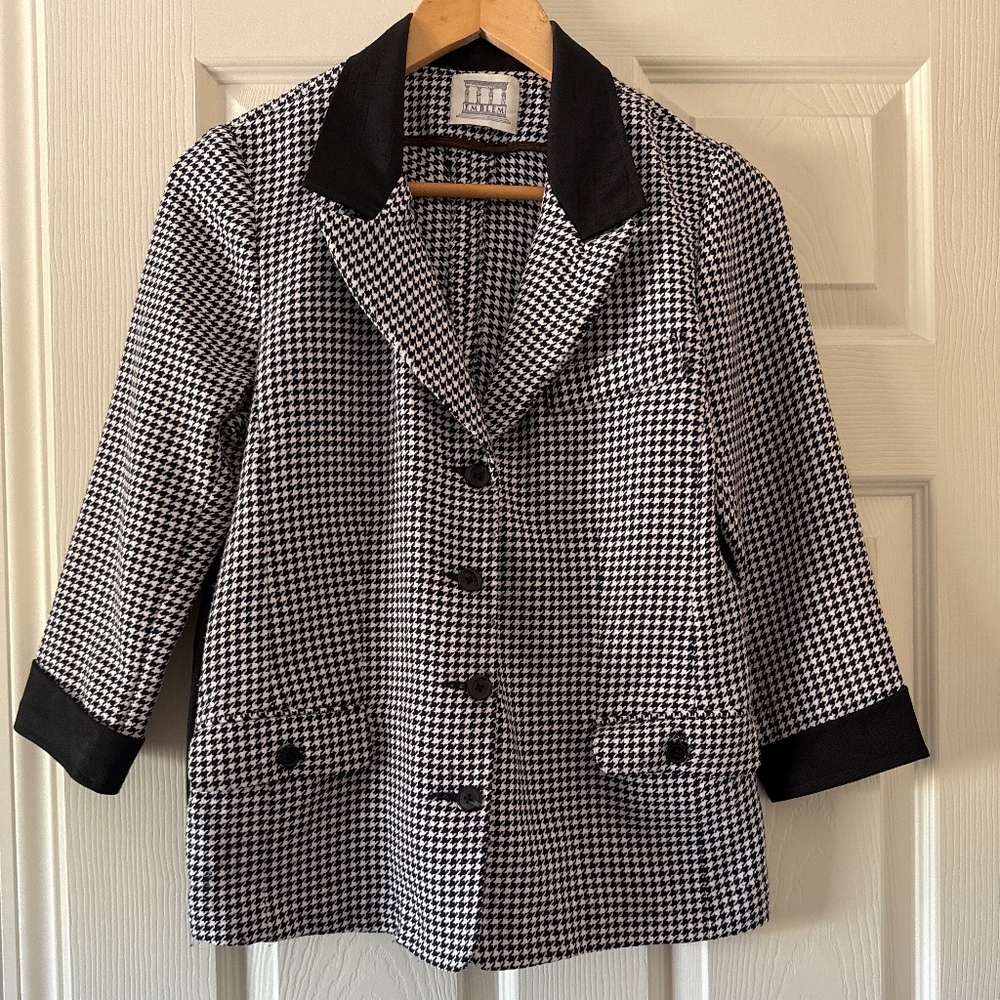 Vintage Houndstooth Blazer with Contrast Lapel